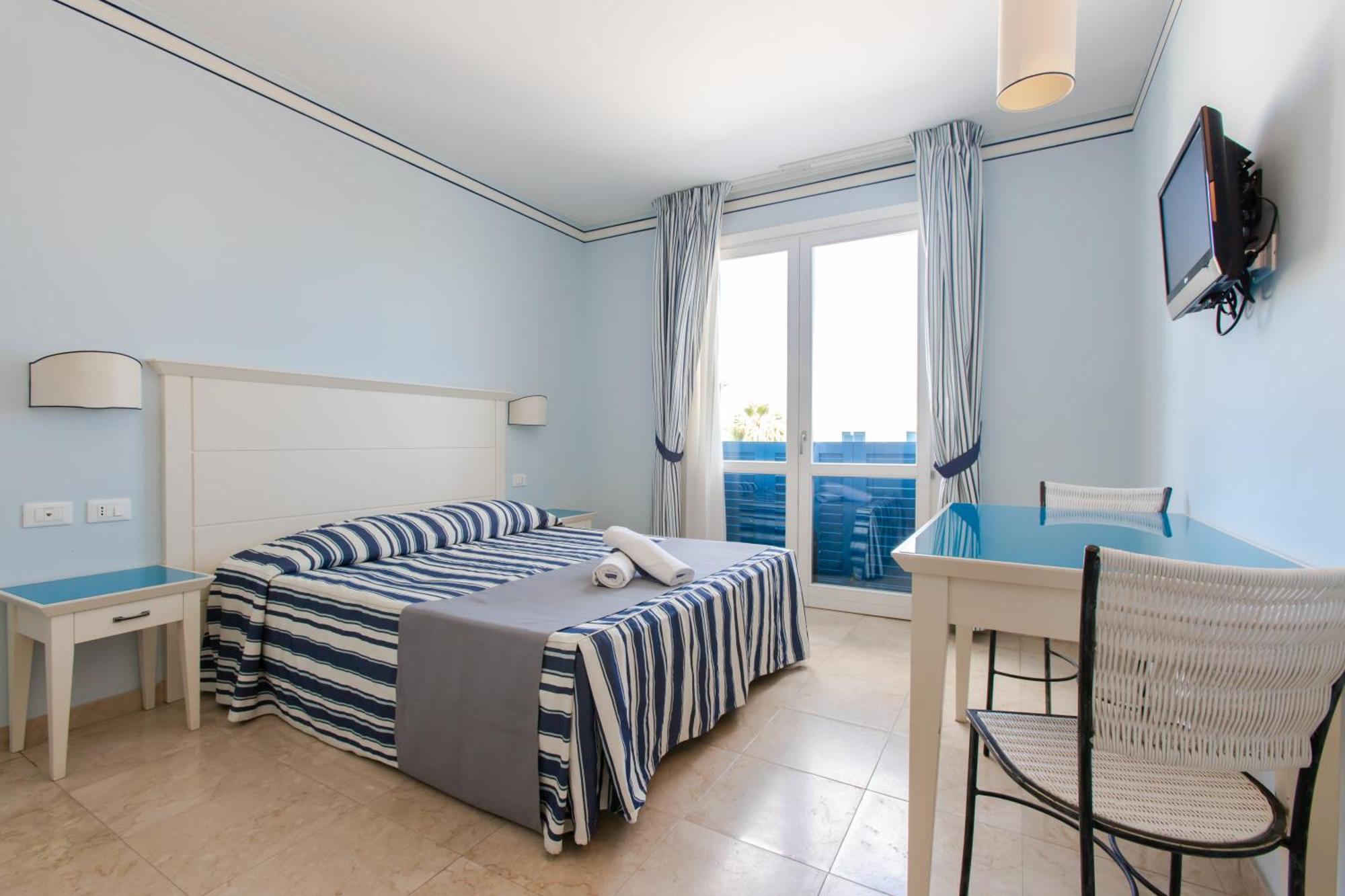 Soggiornare alle Isole Egadi: 4 Hotel per Famiglie a Confronto